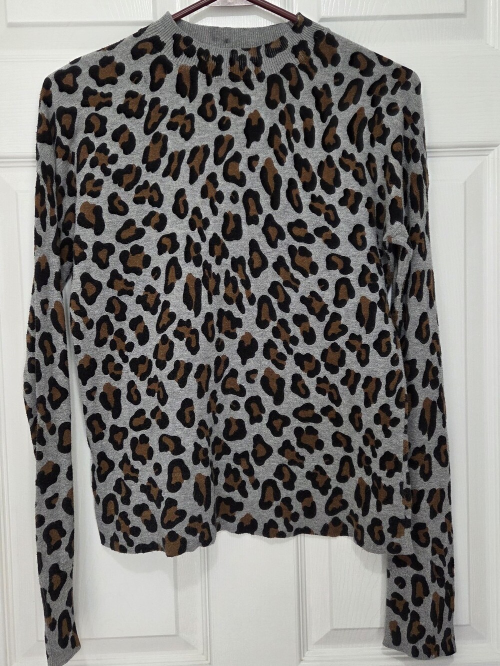 Sfera Collection Gray Leopard Print Lightweight Knit Sweater Women Size Medium